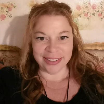 Profile photo of Melusine, Physics tutor at Wiingy 