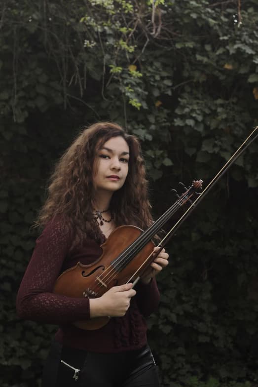 Profile photo of Gloria, Violin tutor at Wiingy 