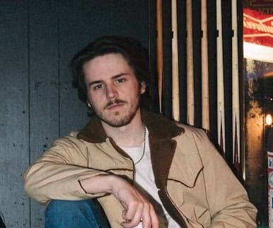 Profile photo of Ross, Guitar tutor at Wiingy 