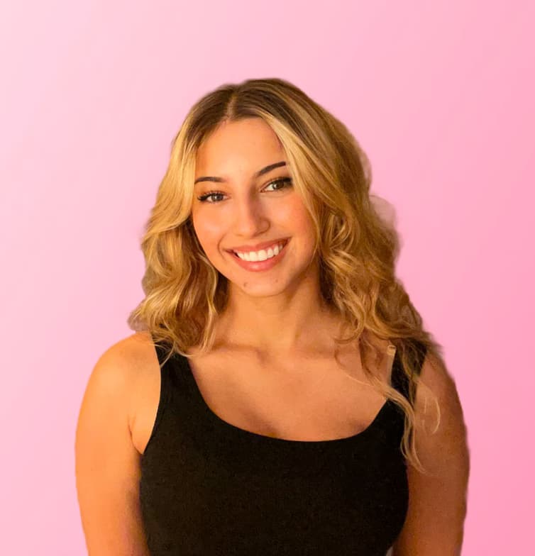 Profile photo of Siena, Piano tutor at Wiingy 