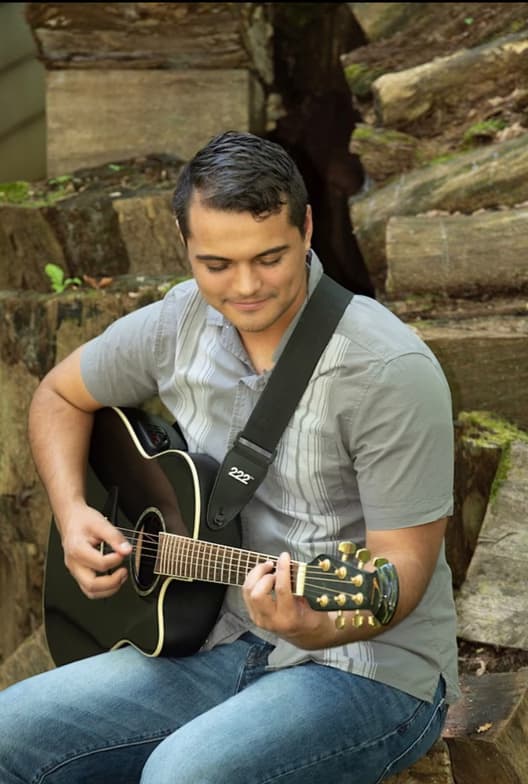 Profile photo of Riley, Guitar tutor at Wiingy 