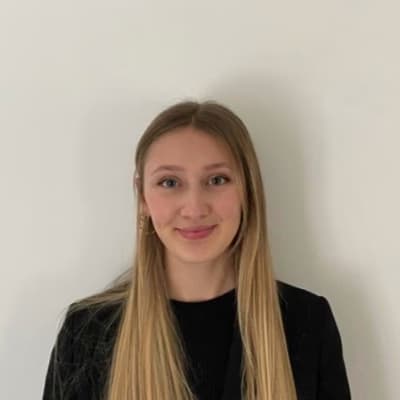 Profile photo of Naomi, Physics tutor at Wiingy 