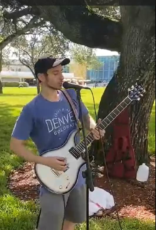 Profile photo of Julian, Singing tutor at Wiingy 
