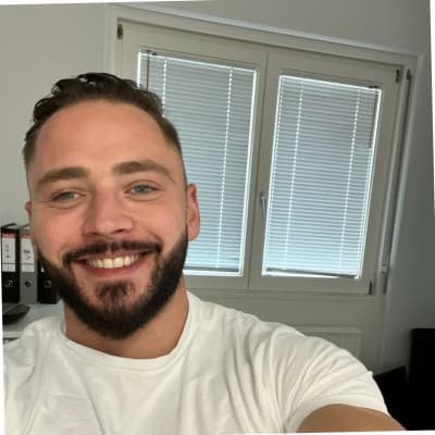 Profile photo of Nigel, Guitar tutor at Wiingy 