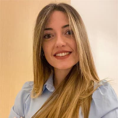 Profile photo of Nina, English tutor at Wiingy 