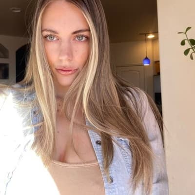 Profile photo of Nora, French tutor at Wiingy 