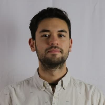 Profile photo of Oliver, Guitar tutor at Wiingy 