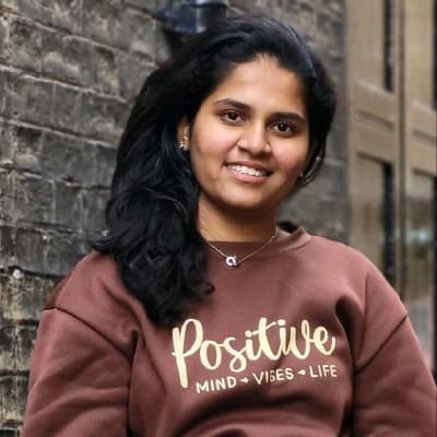 Profile photo of Pari, Hindi tutor at Wiingy 