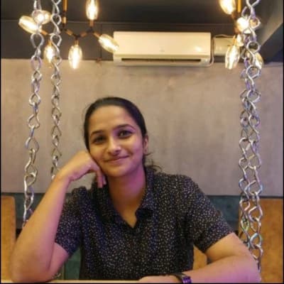 Profile photo of Pari, Yoga tutor at Wiingy 