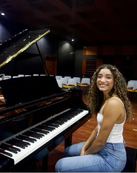 Profile photo of Mariana, Music tutor at Wiingy 