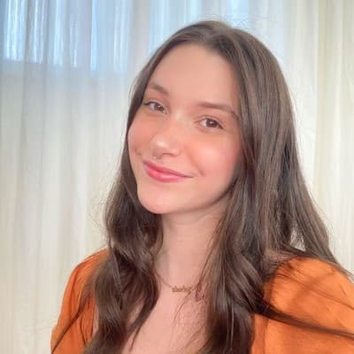 Profile photo of Poppy, AP tutor at Wiingy 