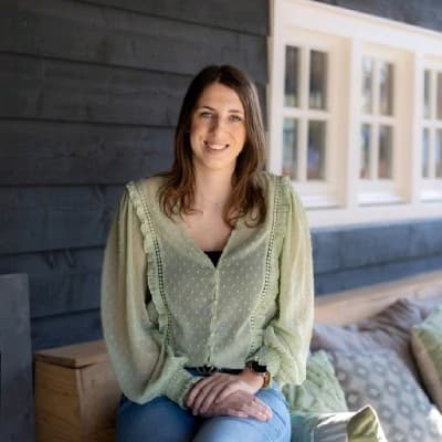 Profile photo of Poppy, Economics tutor at Wiingy 