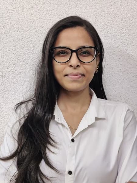 Profile photo of Priyal, Economics tutor at Wiingy 