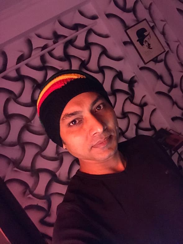 Profile photo of RAJ, Guitar tutor at Wiingy