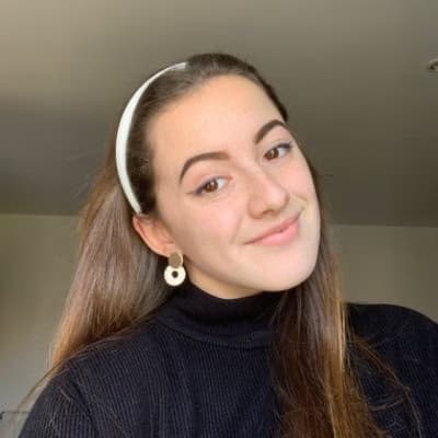 Profile photo of Rhea, Physics tutor at Wiingy 