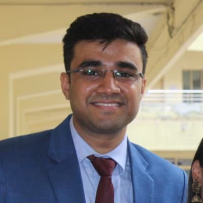 Profile photo of Riaan, Yoga tutor at Wiingy 