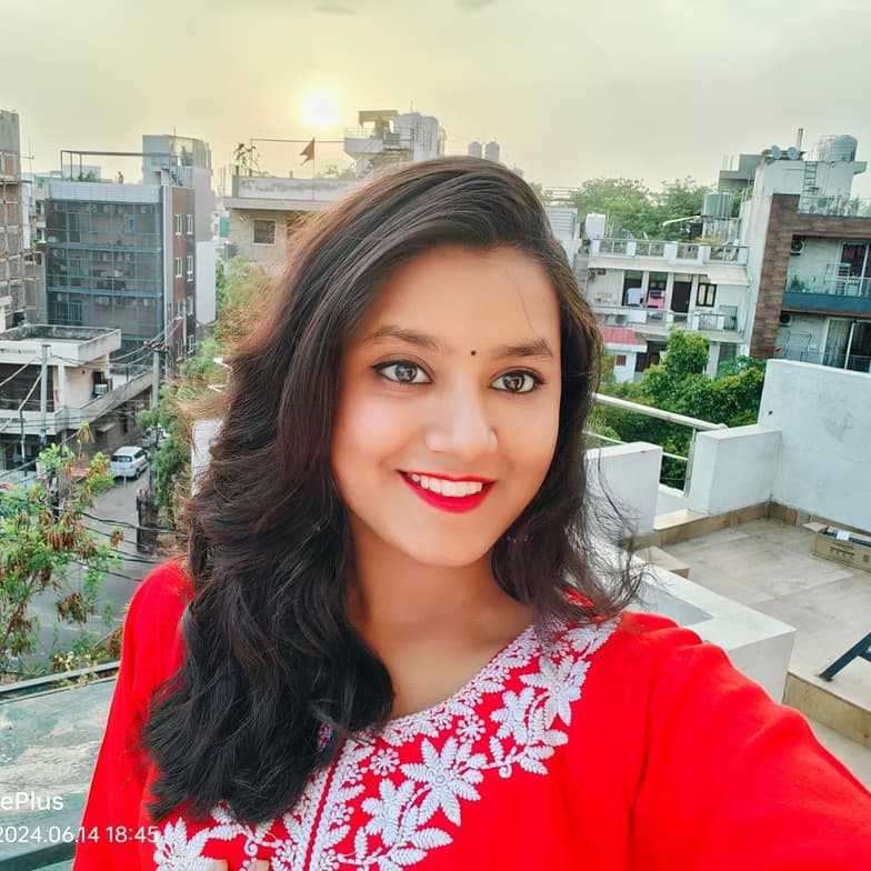 Profile photo of Riddhi, English tutor at Wiingy 