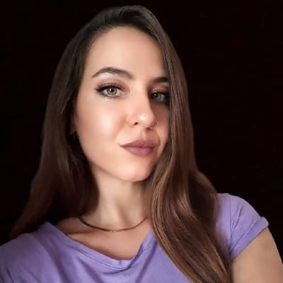 Profile photo of Rose, Guitar tutor at Wiingy 