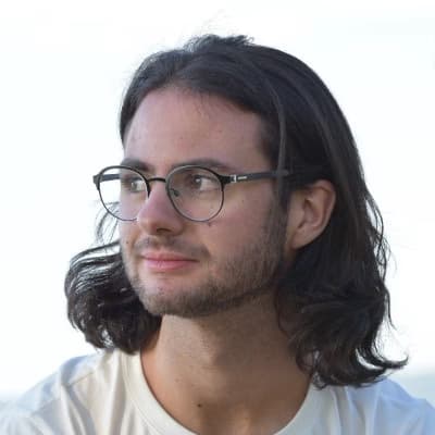 Profile photo of Russell, Guitar tutor at Wiingy 