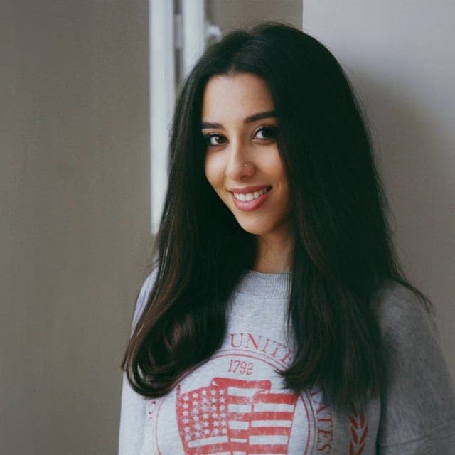 Profile photo of sarah, English tutor at Wiingy 