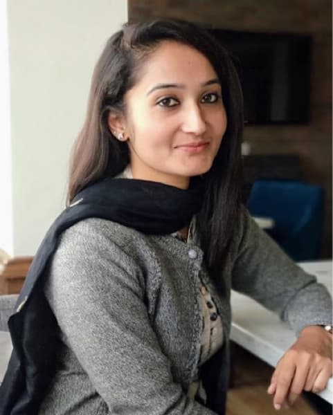 Profile photo of SAVIKA , Economics tutor at Wiingy