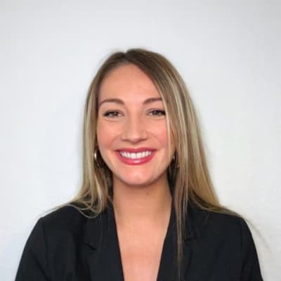 Profile photo of Sera, French tutor at Wiingy 