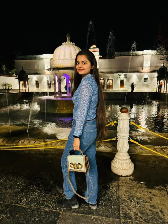 Profile photo of Simmy, Chemistry tutor at Wiingy 