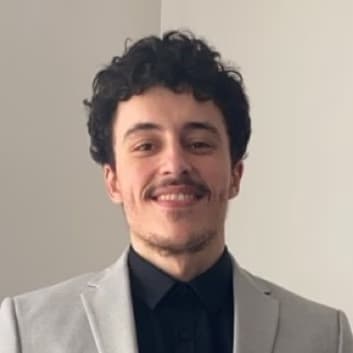 Profile photo of Simon, AP tutor at Wiingy 