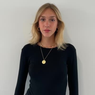 Profile photo of Skylar	, Yoga tutor at Wiingy 