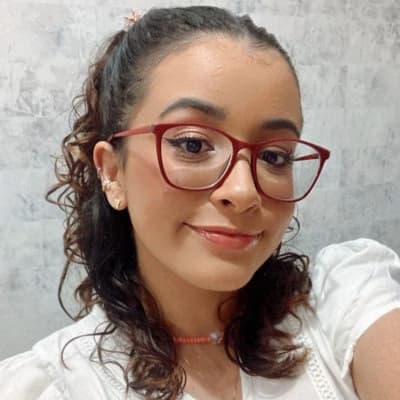 Profile photo of Stella, English tutor at Wiingy 