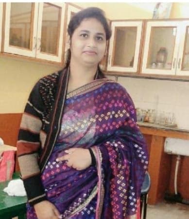 Profile photo of Sumbul , Chemistry tutor at Wiingy 