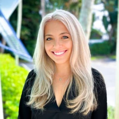 Profile photo of Sybil	, French tutor at Wiingy 