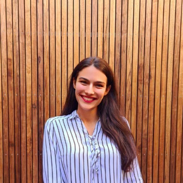 Profile photo of Rebeka, English tutor at Wiingy 