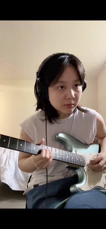 Profile photo of Uyen, Guitar tutor at Wiingy 