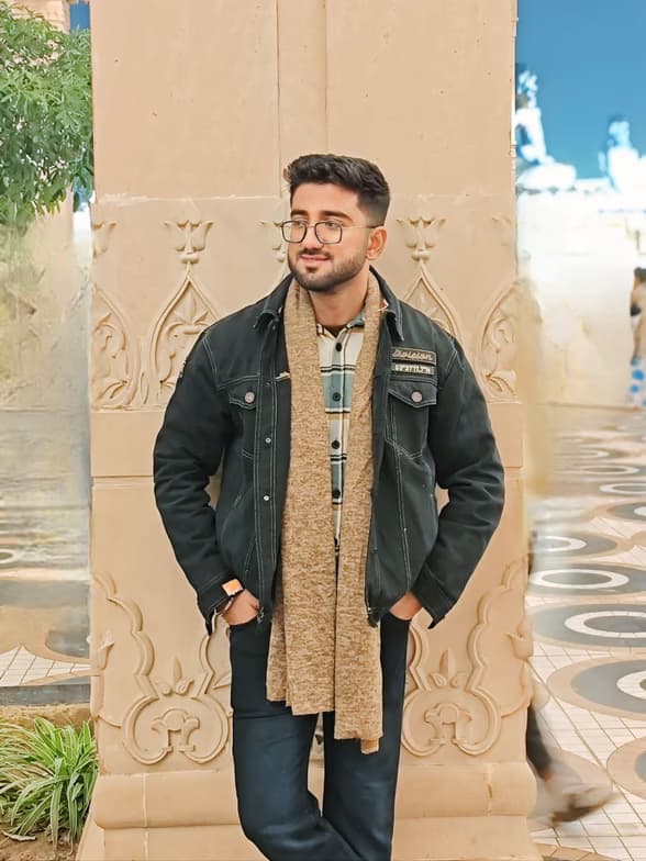 Profile photo of Varun, Chemistry tutor at Wiingy 