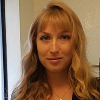 Profile photo of Verity, English tutor at Wiingy 