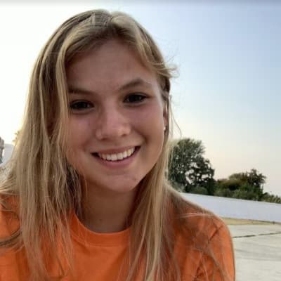 Profile photo of Violet	, AP tutor at Wiingy 