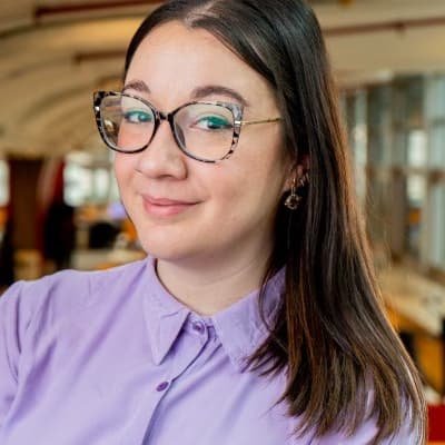 Profile photo of Violet, Economics tutor at Wiingy 