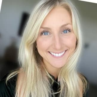 Profile photo of Violet, Graphic Design & Related Tools tutor at Wiingy 