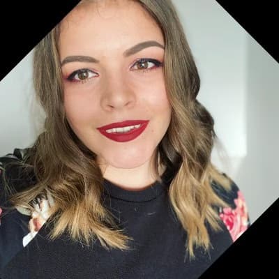 Profile photo of Fenella, Mathematics tutor at Wiingy 