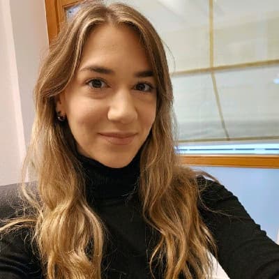 Profile photo of Zella, AP tutor at Wiingy