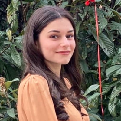 Profile photo of Zoe, Mathematics tutor at Wiingy 