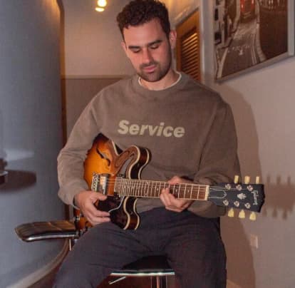 Profile photo of Jonah, Guitar tutor at Wiingy 