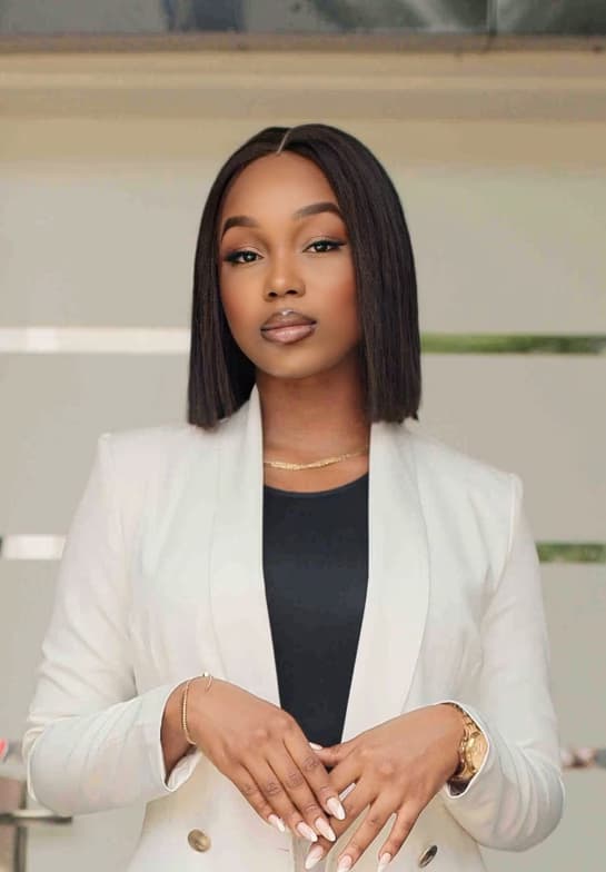 Profile photo of nicole, English tutor at Wiingy 