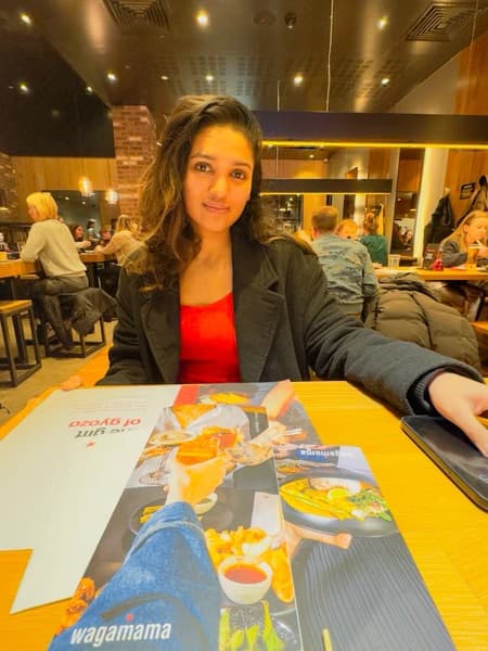 Profile photo of Divya, English tutor at Wiingy