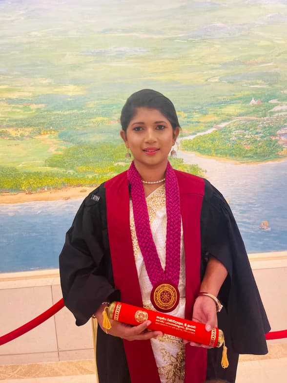 Profile photo of Ayomi, English tutor at Wiingy 