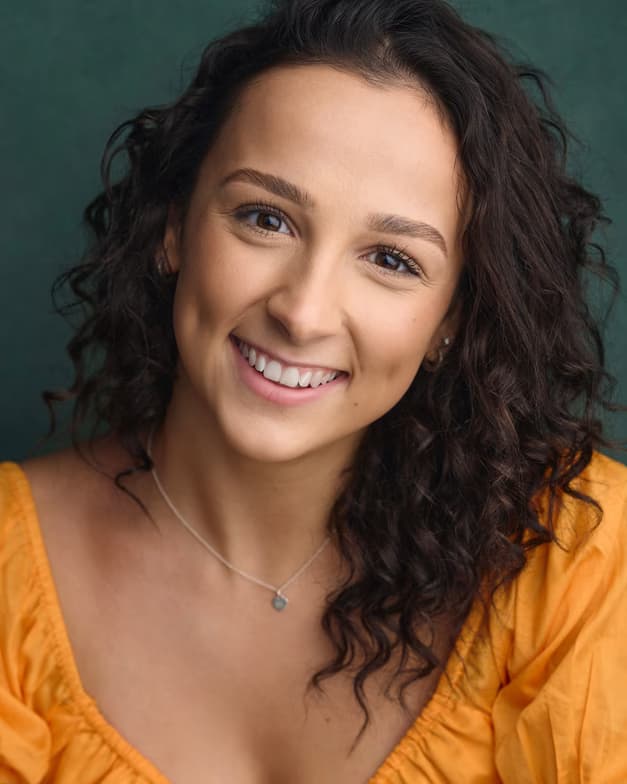 Profile photo of Elysia, Singing tutor at Wiingy 