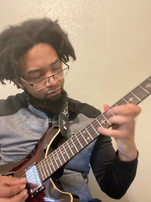 Profile photo of McKinley, Guitar tutor at Wiingy 