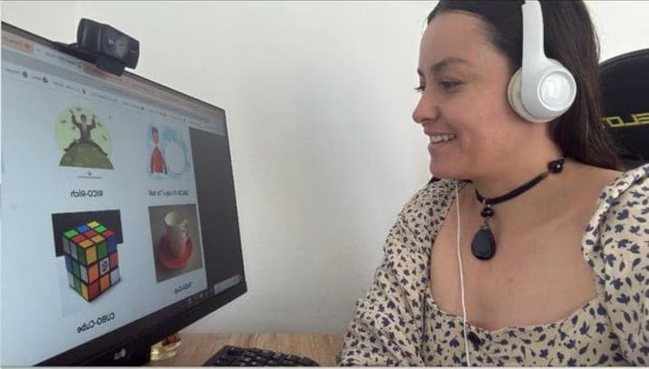 Verónica Jazmin  conducting a lesson 