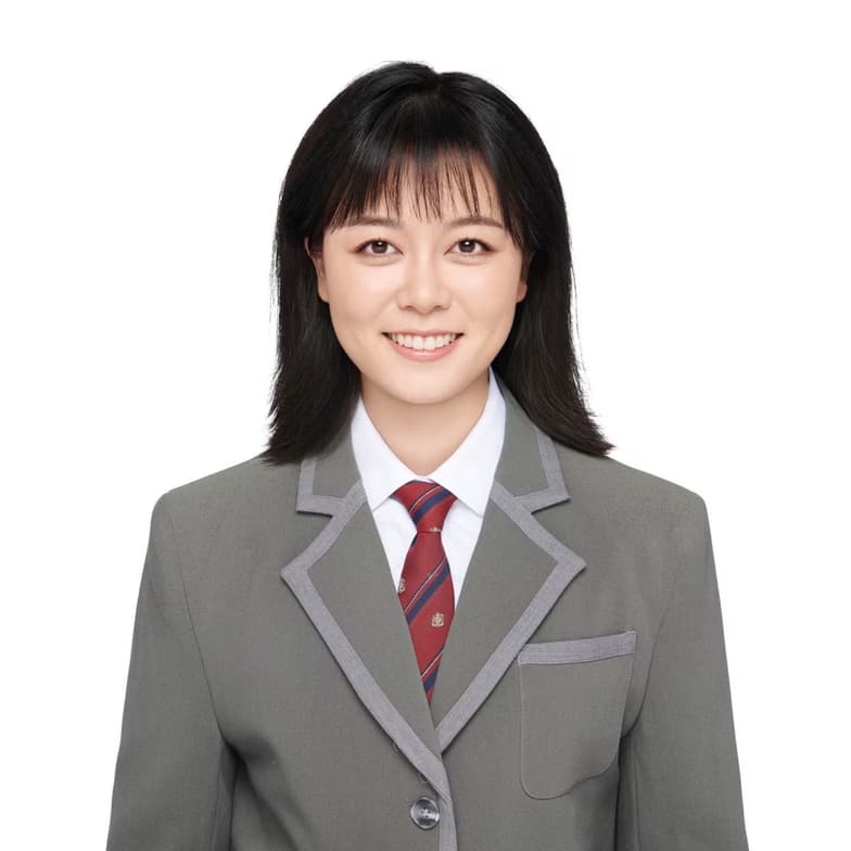 Profile photo of Lu, English tutor at Wiingy 